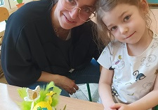 Amelka i mama z gotowa pracą