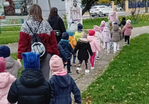 Dzieci idą