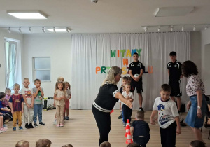 Dzieci trenują
