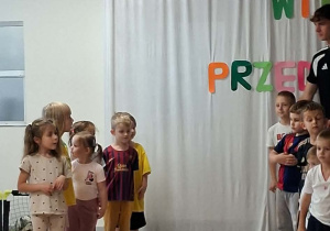 Dzieci trenują
