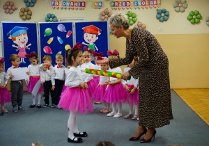 Pani Dyrektor pasuje na przedszkolaka