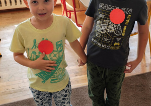 Dzieci dobierają się w pary