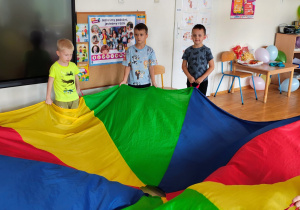 Zabawy z chustą animacyjną