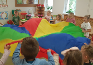 Zabawy z chustą animacyjną