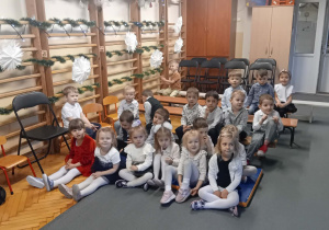 Dzieci czekają na występ