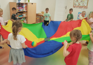 Zabawy z chustą animacyjną