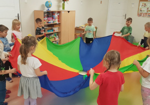 Zabawy z chustą animacyjną