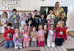 Dzieci na zdjęciu grupowym