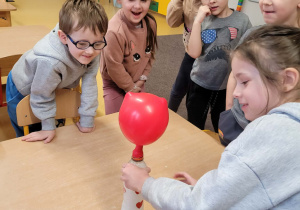 Doświadczenie z balonem