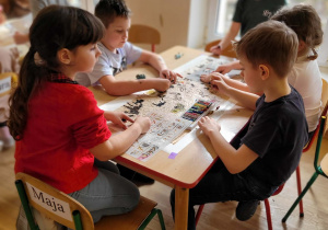 Dzieci malują