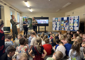 Pani Dyrektor wręcza nagrodę