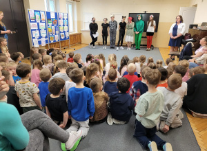 Kolorowe spotkanie ze starszymi kolegami z SP nr 2