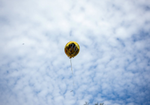 Balon unosi się do góry