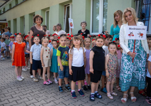 Dzieci stoią