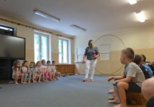 Dzieci ćwiczą