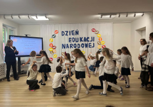 Dzieci wystepują