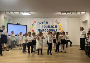 Dzieci wystepują