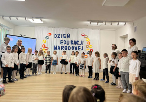 Dzieci wystepują