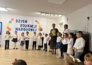 Dzieci wystepują