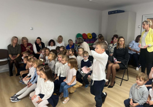 Dzieci wystepują