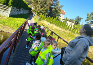 Dzieci nad rzeką